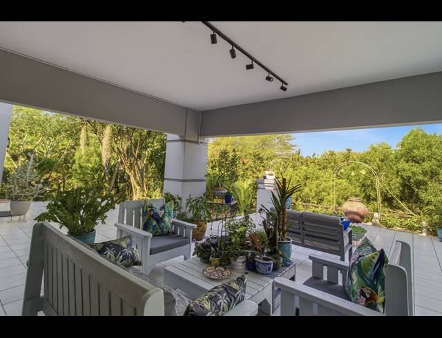 4 BEDROOM APARTMENT FOR SALE IN PALM LAKES ESTATE